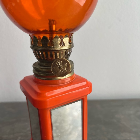 Orange painted glass oil lamp with mirrors - Picture 9 of 17